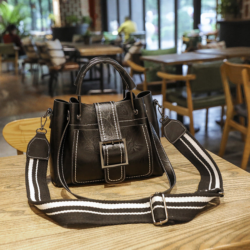 2021 Muti-compartment Medium Leather Crossbody  Bag