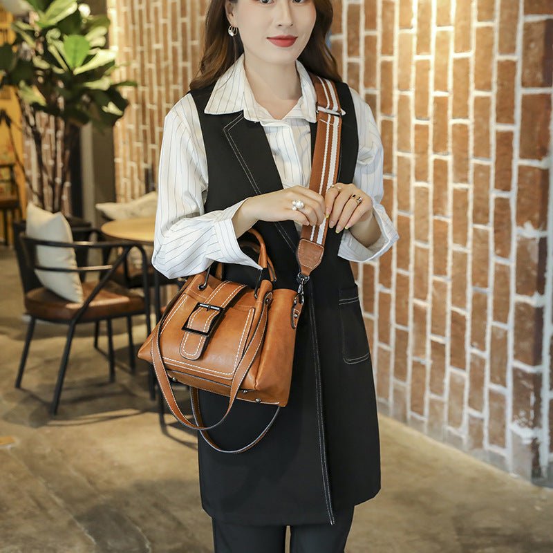 2021 Muti-compartment Medium Leather Crossbody  Bag